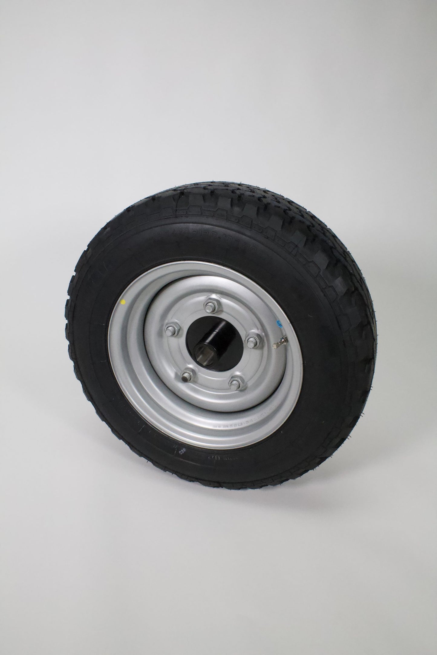A single flexible transporter wheel to transport your shepherd's hut.