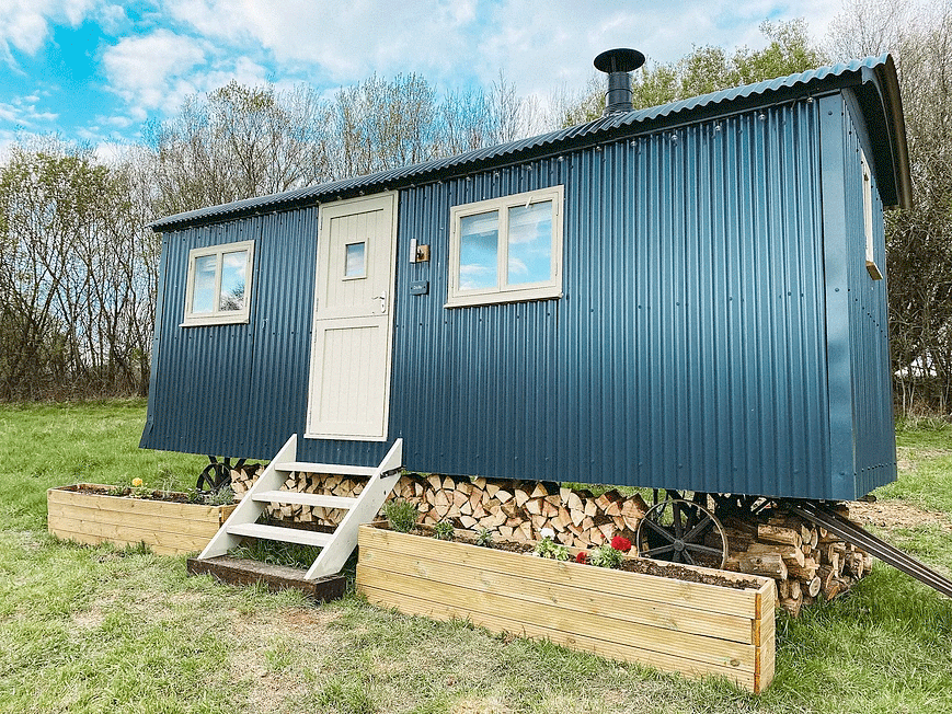 6m Shepherds Hut - Exterior View